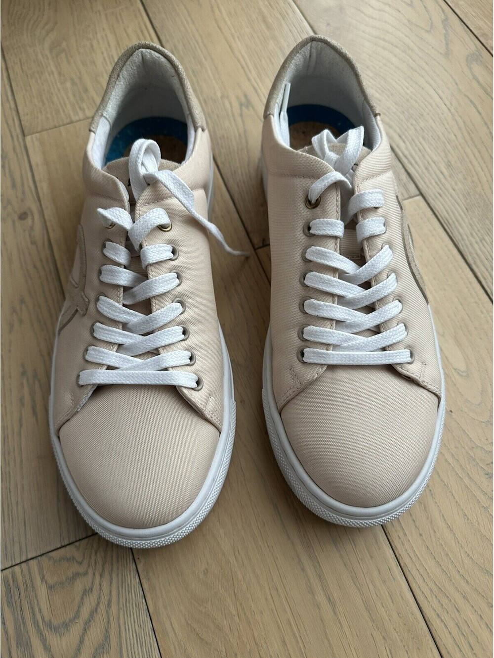 Loci x Nikki Reed Womens Beige Low-Top Logo Sneaker Shoes 38 EU/7 US Porugal